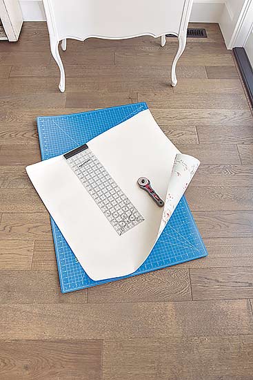 A cutting mat and rotary blade are very helpful for accurately cutting the wallpaper.